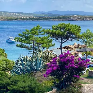  Hébergement de vacances Casa Mughetto R5055 Seafront, Private Sea Access, Swimming Pool